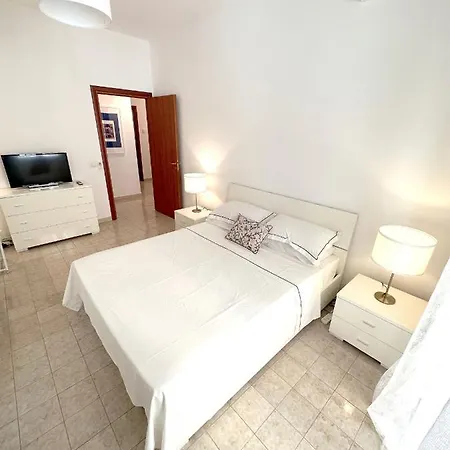 Royal Domus Of * Rom